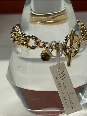 NWT MIA Fiore 18k gold plated chunky link toggle bracelet